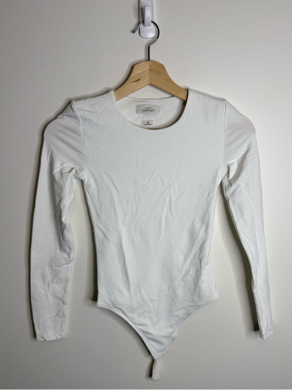 Babaton Contour Crew Longsleeve Bodysuit xs white Aritzia